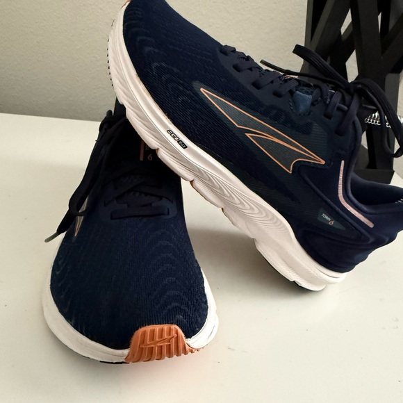 Altra Women's Navy and Beige Running Shoes - Picture 5 of 7